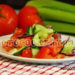 овощной салат с красным луком