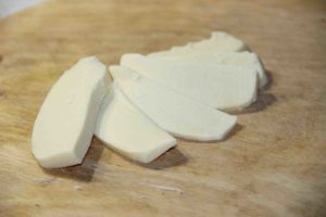 Зубатка запеченная под сыром моцарелла