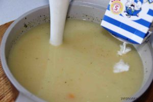 Картофельный крем-суп со сливками и семгой