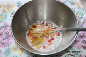 Омлет с помидорами и колбасой в духовке