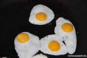перепелиные яйца жарим