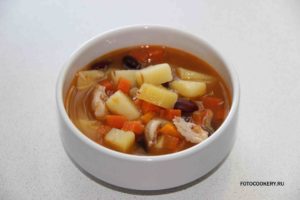 Овощной суп с фасолью
