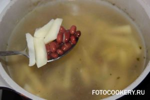 Фасолевый суп с сосисками