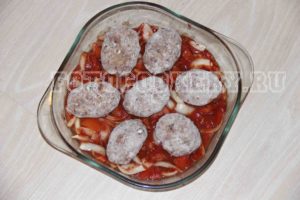 Котлеты, запеченные в томатном соусе