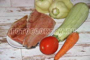 Горбуша, запеченная с овощами