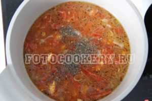 Томатный суп с беконом и оливками