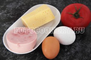 Салат с ветчиной, яйцами и помидором